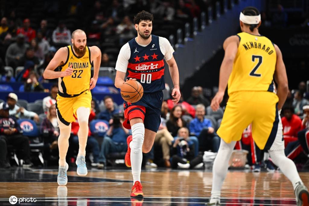 沃克空砍21+14+7 奇才7人得分上双胜步行者