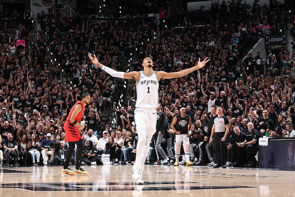 文班亚马17+14+3+6盖帽 福克斯21+9马刺4-1开拓者晋级